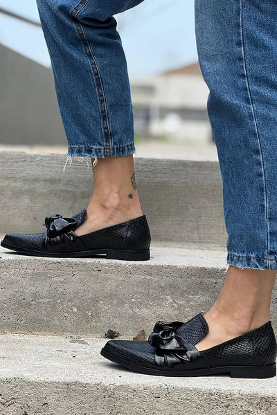 Georgia™ | Black Loafer With Shiny Bow