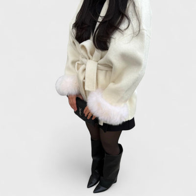 Woolcat – Elegant coat with eco-fur details