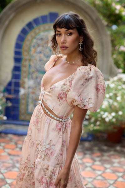 Lisa Romance™ | Elegant Long Dress with Light Pink Sleeves