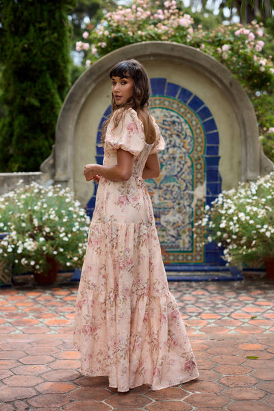 Lisa Romance™ | Elegant Long Dress with Light Pink Sleeves